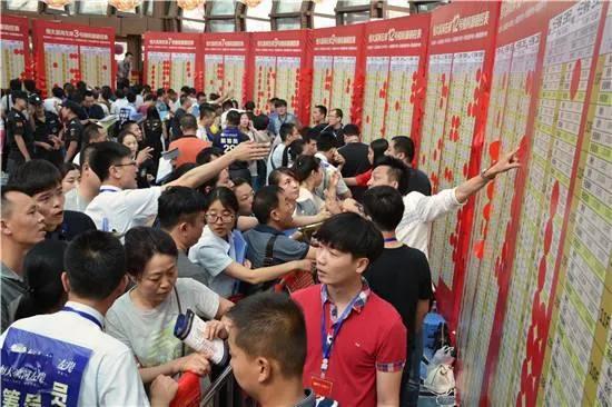  埃弗顿最后时刻绝平保级成功  