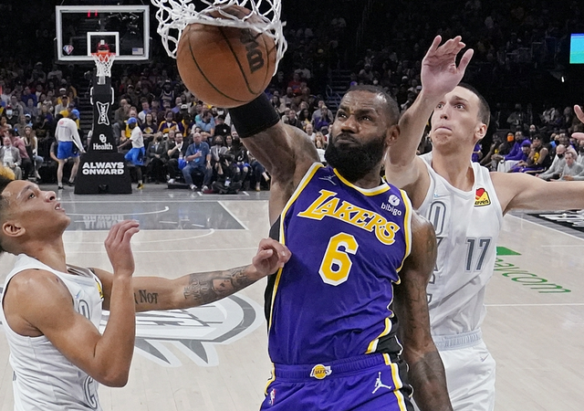  浓眉哥统治攻防湖人轻取火箭送对手赛季第50败  