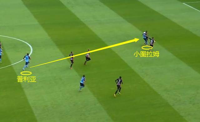  法兰克福定位球战术精妙，头球制胜取三分