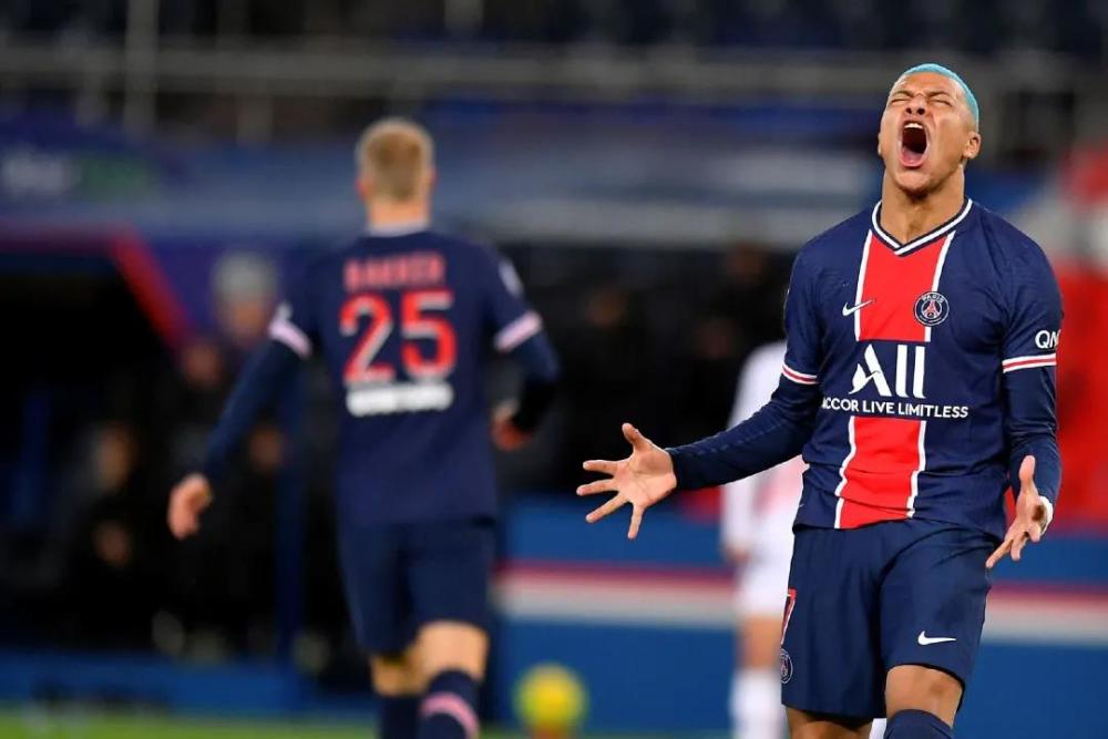  布雷斯特定位球战术显威击败中游队